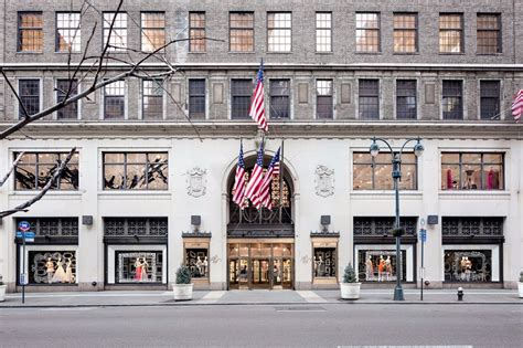 versace buys lord and taylor|new lord and taylor owner.